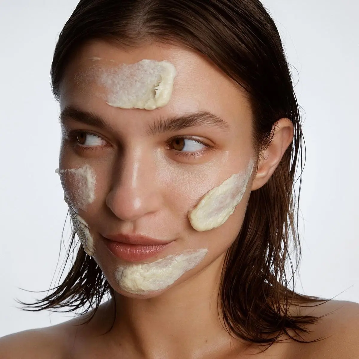 Cosmetic active ingredients in modern skincare – peptides, antioxidants, biotech actives for anti-aging and brightening