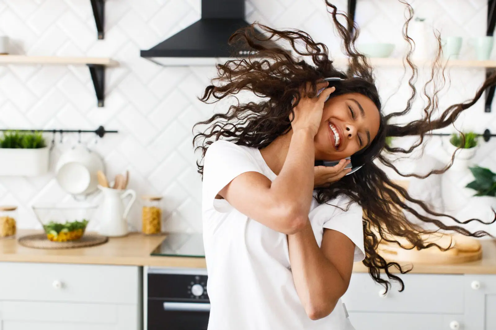 Scalp Barrier Renewal: Lipid and Microbiome Actives for Stronger Roots