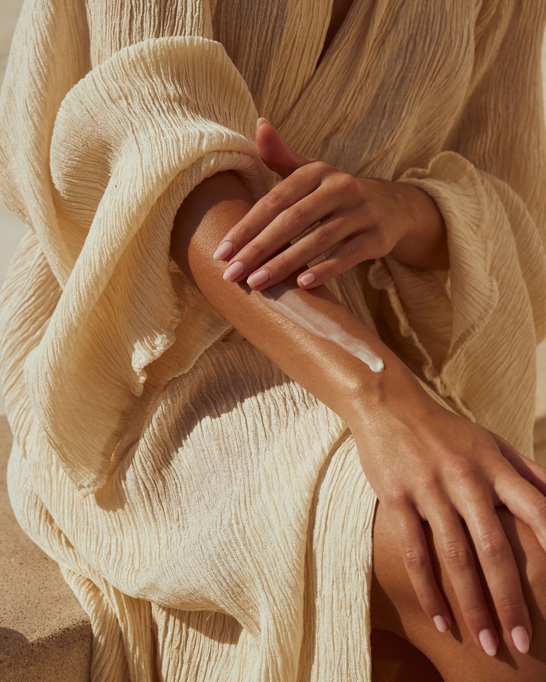 DHA versus erythrulose comparison as self-tanning ingredients in cosmetics for natural-looking sunless tans.