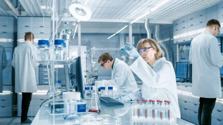Cosmetic chemist developing PFAS-free formulations for 2025 compliance, replacing PTFE and fluoropolymers under California AB 2771