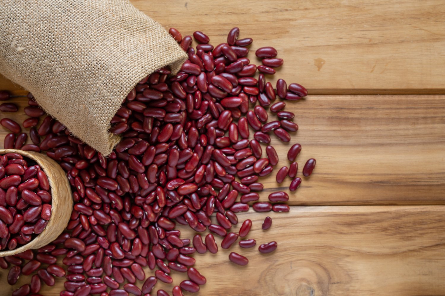 Adzuki Bean PDRN, plant-derived DNA for skin regeneration, anti-aging, and moisturizing with antioxidant benefits.