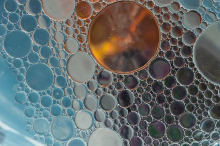 Surfactant systems influencing active ingredient delivery in cleansing formulations